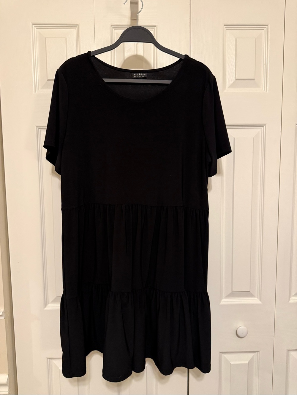 Nicole Miller Black Tiered Short Sleeve Dress